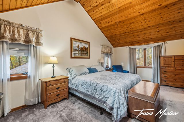 10714 Lovers Lane NW, Grand Rapids, MI 49534