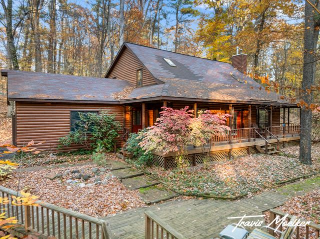 10714 Lovers Lane NW, Grand Rapids, MI 49534
