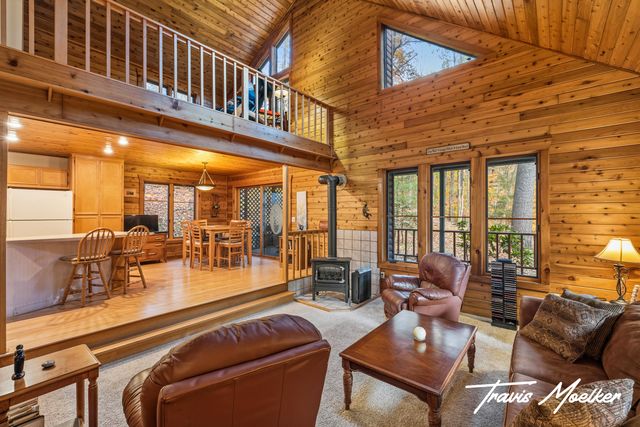 10714 Lovers Lane NW, Grand Rapids, MI 49534