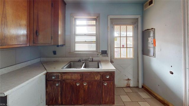 808 State ST, Chesapeake, VA 23323