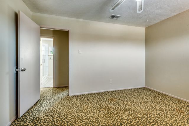 110 Crandall Road 112-Right Side, Irving, TX 75060