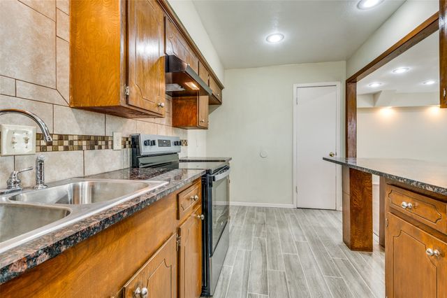 110 Crandall Road 112-Right Side, Irving, TX 75060