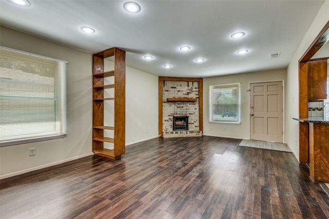 110 Crandall Road 112-Right Side, Irving, TX 75060