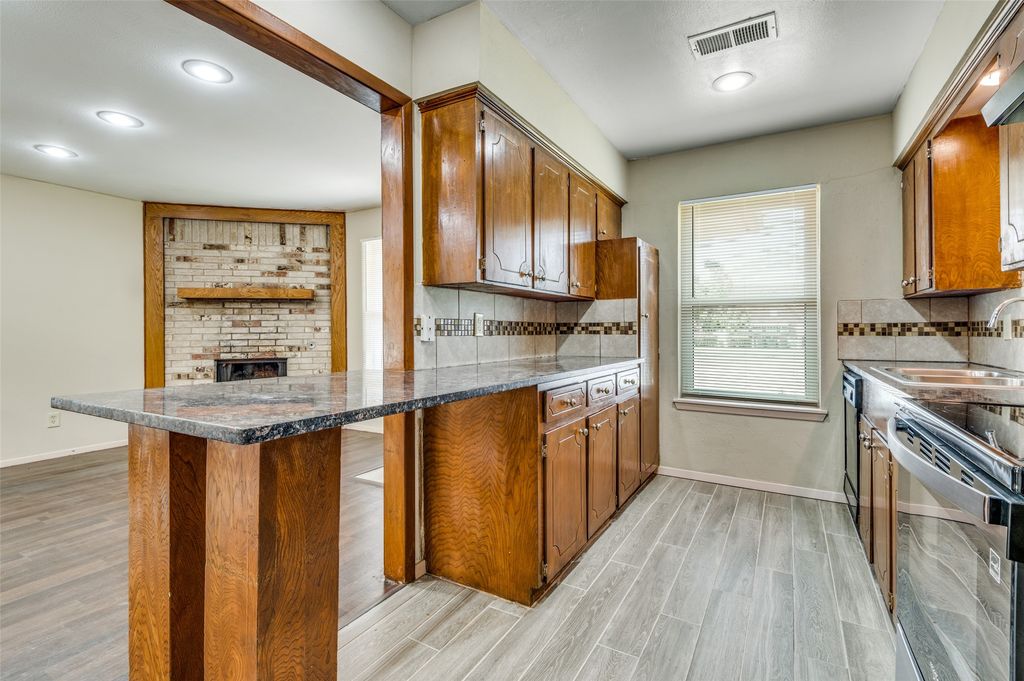 110 Crandall Road 112-Right Side, Irving, TX 75060