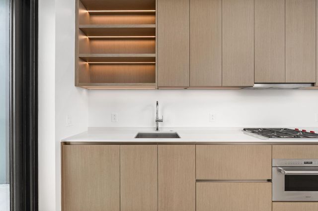 610 Davis ST 4008, Austin, TX 78701