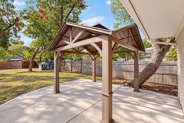 2822 Materhorn Drive, Dallas, TX 75228