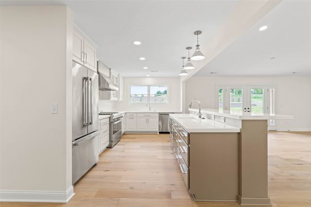 1805 S 8th Avenue E, Newton, IA 50208