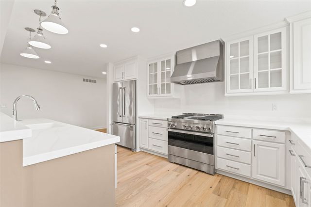 1805 S 8th Avenue E, Newton, IA 50208
