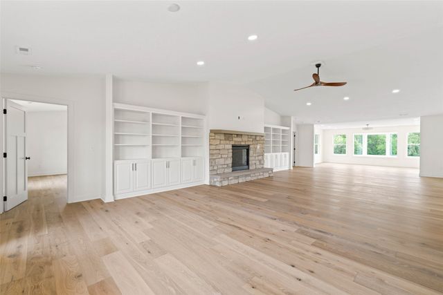 1805 S 8th Avenue E, Newton, IA 50208