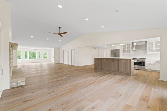 1805 S 8th Avenue E, Newton, IA 50208
