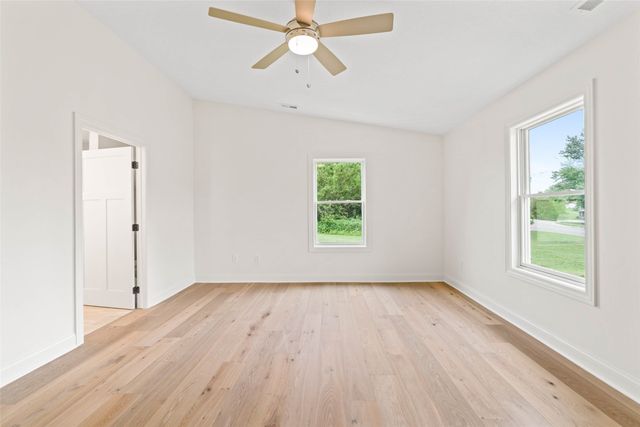 1805 S 8th Avenue E, Newton, IA 50208