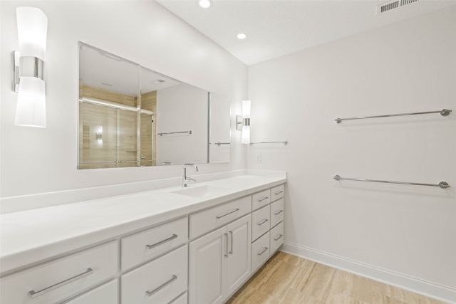 1805 S 8th Avenue E, Newton, IA 50208