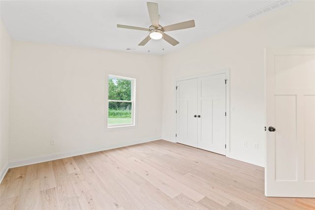 1805 S 8th Avenue E, Newton, IA 50208