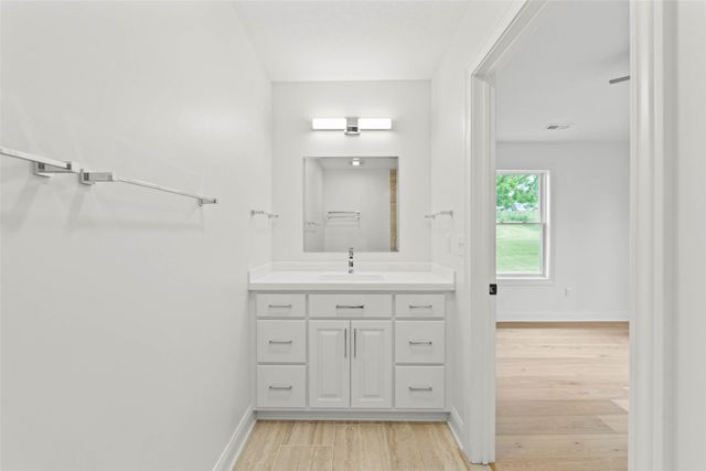 1805 S 8th Avenue E, Newton, IA 50208