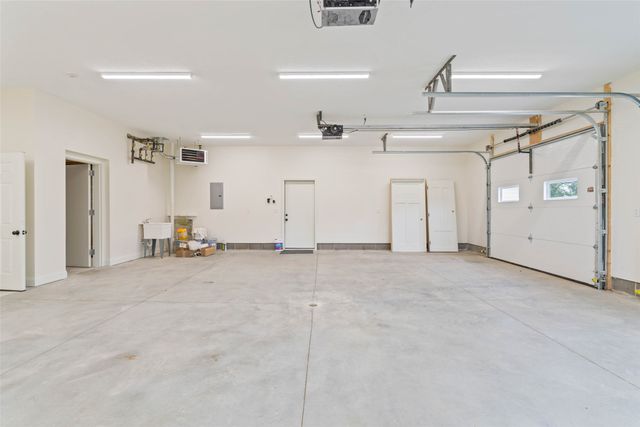 1805 S 8th Avenue E, Newton, IA 50208