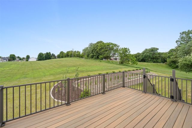 1805 S 8th Avenue E, Newton, IA 50208