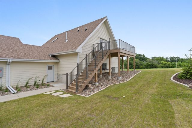 1805 S 8th Avenue E, Newton, IA 50208