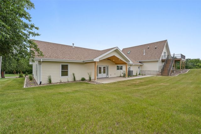 1805 S 8th Avenue E, Newton, IA 50208