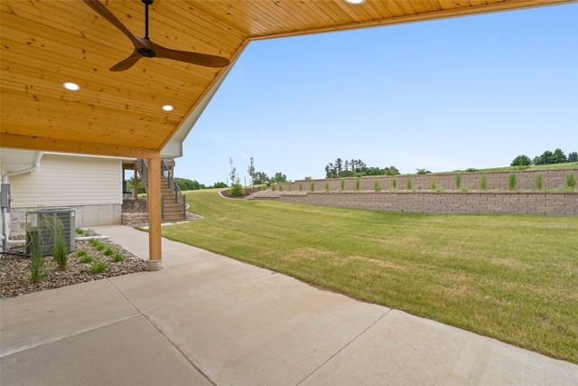1805 S 8th Avenue E, Newton, IA 50208