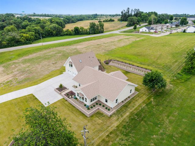 1805 S 8th Avenue E, Newton, IA 50208