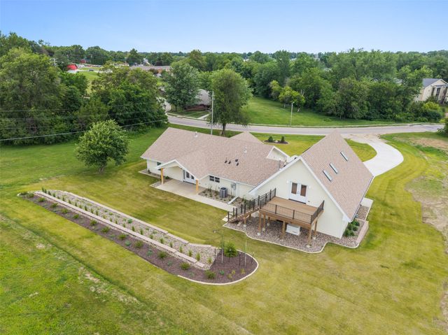 1805 S 8th Avenue E, Newton, IA 50208