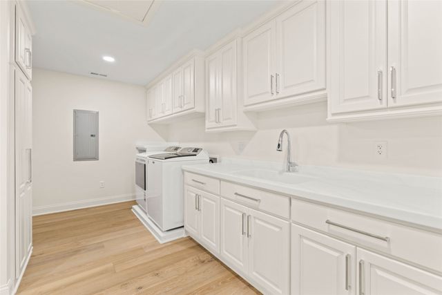1805 S 8th Avenue E, Newton, IA 50208