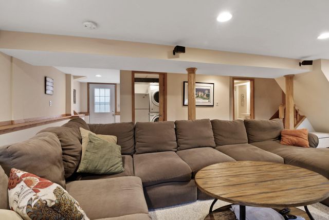 8036 Beech Avenue, Munster, IN 46321