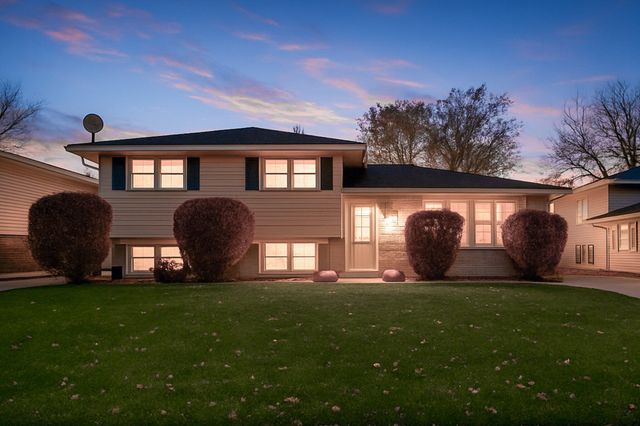 8036 Beech Avenue, Munster, IN 46321