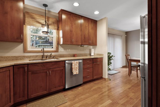 8036 Beech Avenue, Munster, IN 46321