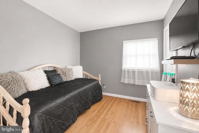 32 BRYANT RD, Turnersville, NJ 08012