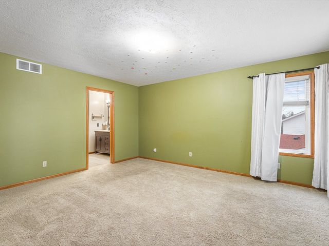 2072 Charnwood Court, Machesney Park, IL 61115