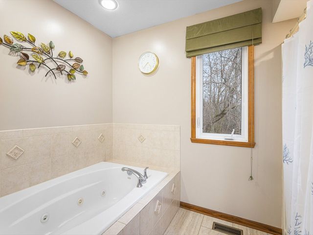 2072 Charnwood Court, Machesney Park, IL 61115