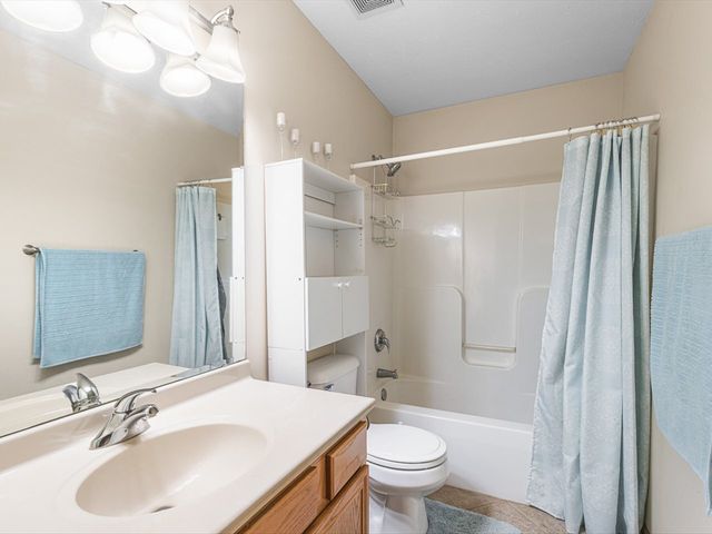 2072 Charnwood Court, Machesney Park, IL 61115