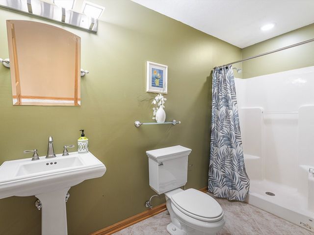 2072 Charnwood Court, Machesney Park, IL 61115