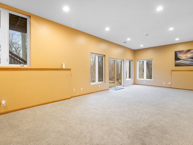 2072 Charnwood Court, Machesney Park, IL 61115