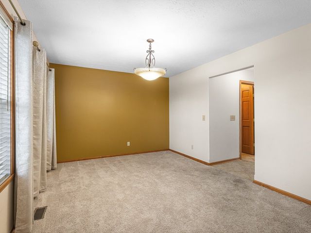 2072 Charnwood Court, Machesney Park, IL 61115