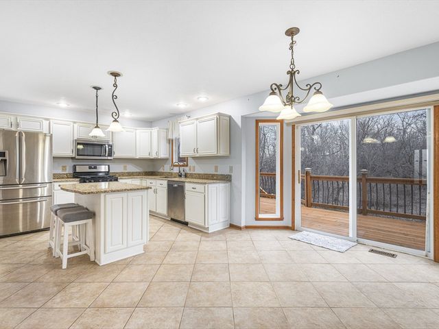 2072 Charnwood Court, Machesney Park, IL 61115