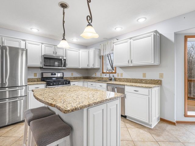 2072 Charnwood Court, Machesney Park, IL 61115
