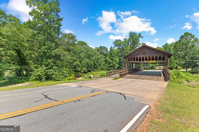 204 Tuxedo Circle, Forsyth, GA 31029