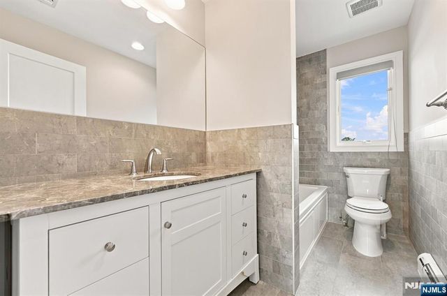 227 Lafayette Avenue B, Cliffside Park, NJ 07010