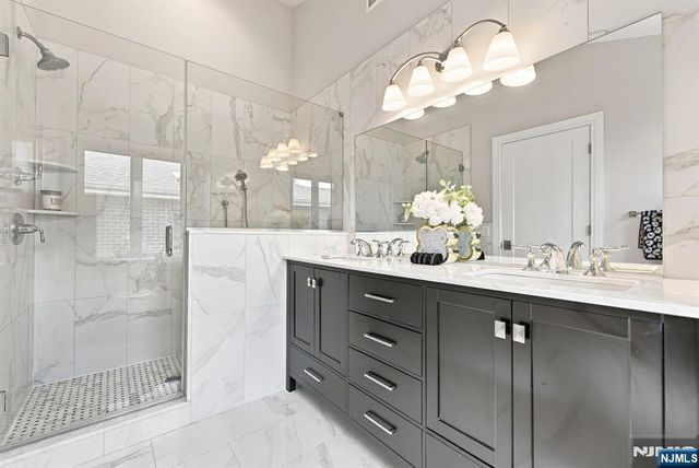 227 Lafayette Avenue B, Cliffside Park, NJ 07010