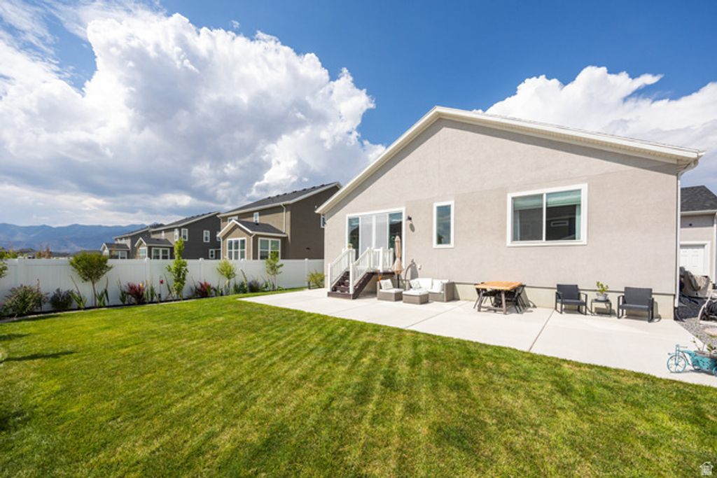 Image 7 of property listing at 1074 E BLAZING SUN DR. #326, Eagle Mountain, UT 84005