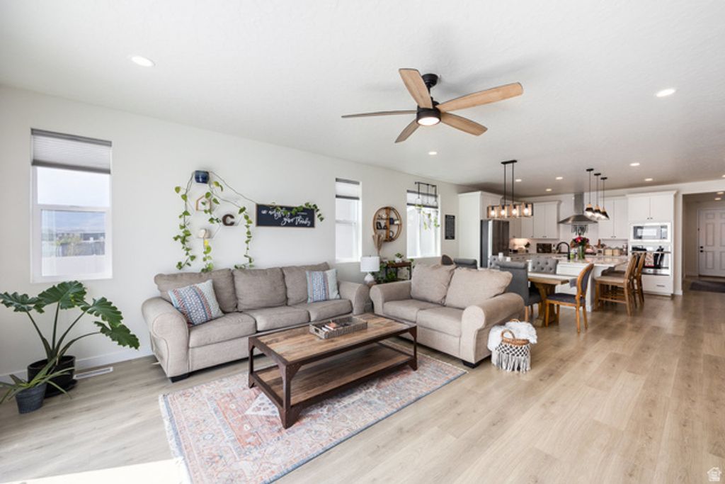 Image 10 of property listing at 1074 E BLAZING SUN DR. #326, Eagle Mountain, UT 84005