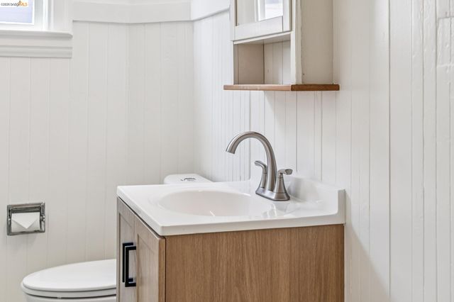 821 32nd, Oakland, CA 94608