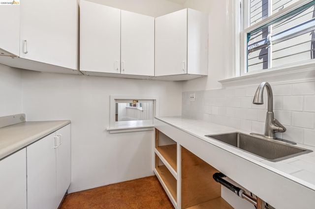 821 32nd, Oakland, CA 94608