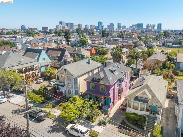 821 32nd, Oakland, CA 94608