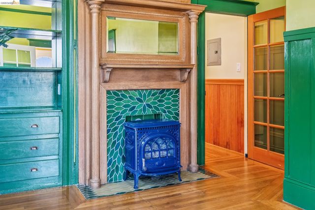 821 32nd, Oakland, CA 94608