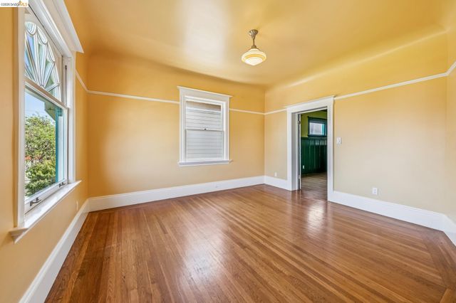 821 32nd, Oakland, CA 94608