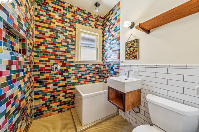 821 32nd, Oakland, CA 94608