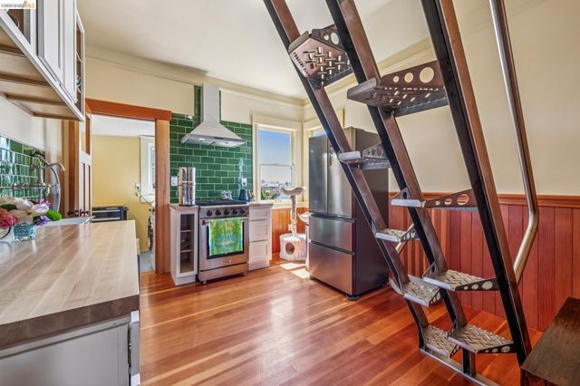 821 32nd, Oakland, CA 94608